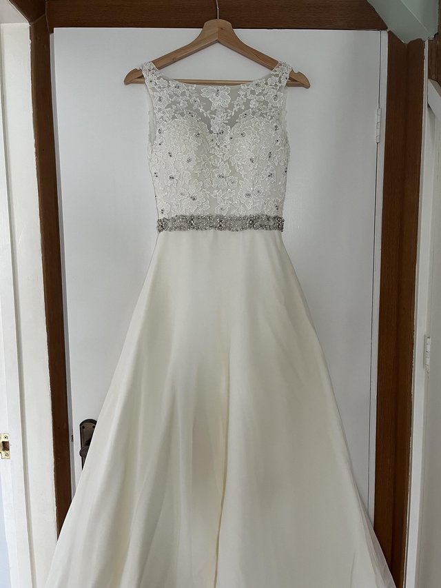 Preview of the first image of Mori Lee Wedding Dress size 8.