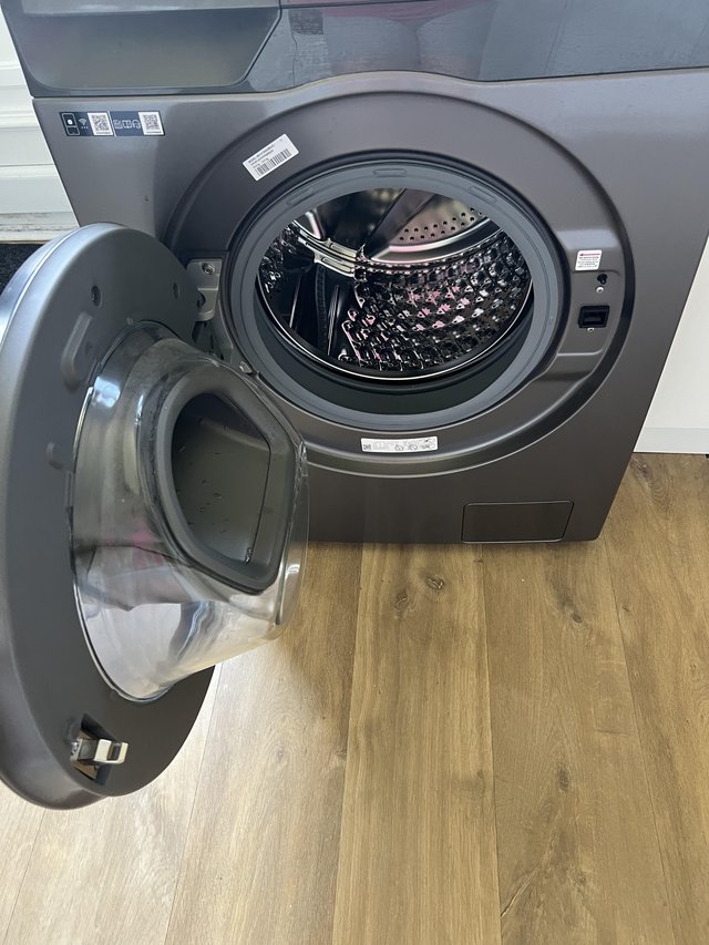 Preview of the first image of Samsung washer dryer like new.