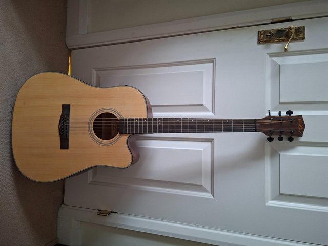 East Coast acoustic/electric guitar — Hobbies & Crafts in Romford