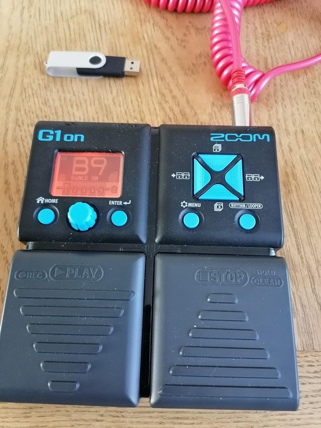 Preview of the first image of zoom affects guitar pedal.
