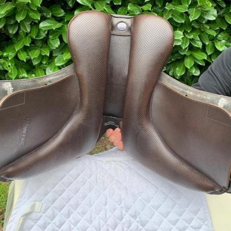 Image 21 of Wintec 16 inch dressage saddle