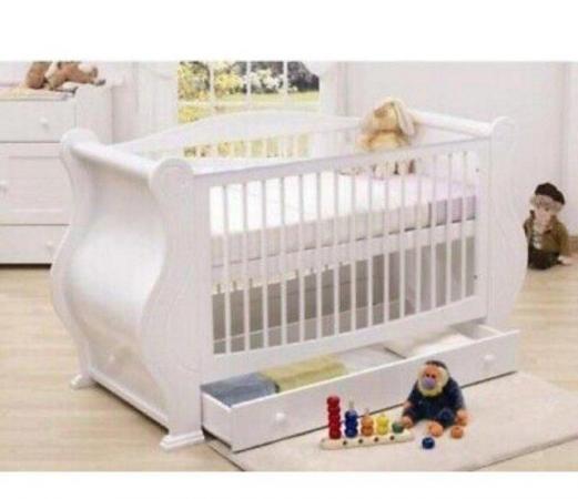 Image 1 of USED Tutti bambini Louis 3 In 1 Deluxe Sleigh Cot Bed