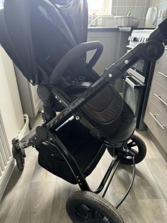 Image 3 of Ickle Bubba v2 black travel system