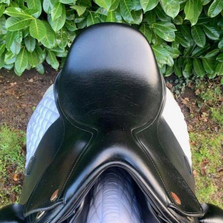 Image 5 of Kent & Masters 17.5” S-Series High Wither Dressage saddle
