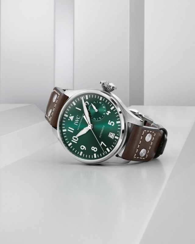 Preview of the first image of IWC Big Pilot Pilot's UNWORN Green Dial Automatic Set 46.2mm.