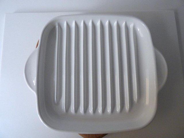 Preview of the first image of Corning Ware Microwave Browning Grill Rack MR-3, Like New.
