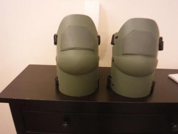 Image 3 of Heavy duty knee pad excellent pading inside.