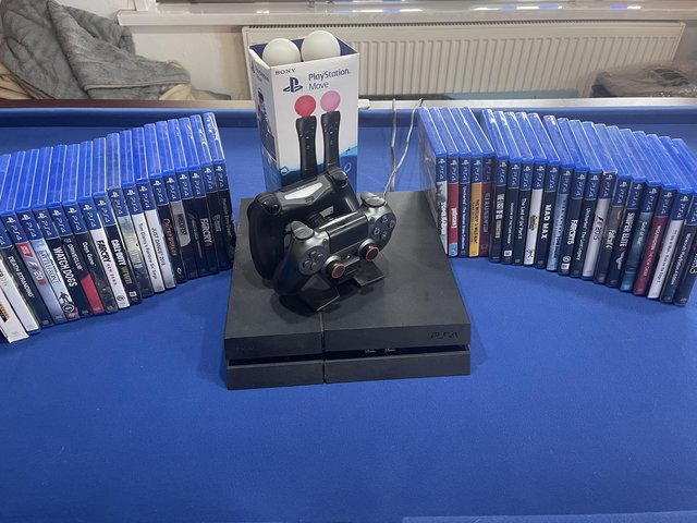Preview of the first image of PlayStation 4 console and games.