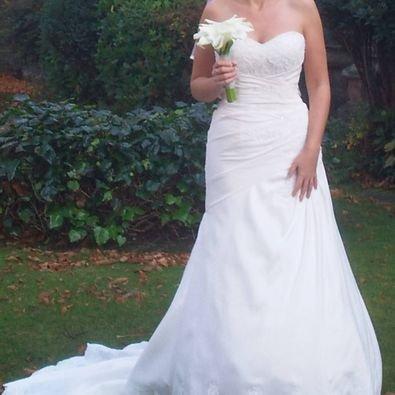 Image 2 of Stunning pale ivory wedding gown Size 12