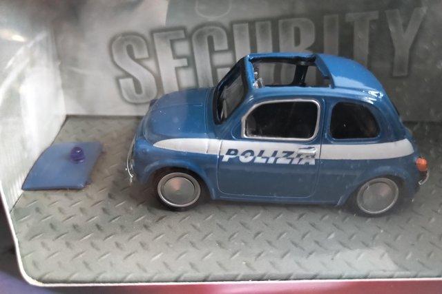 Preview of the first image of Mondo Motors 1/43 diecast Fiat 500 Polizia (SQ 90555).