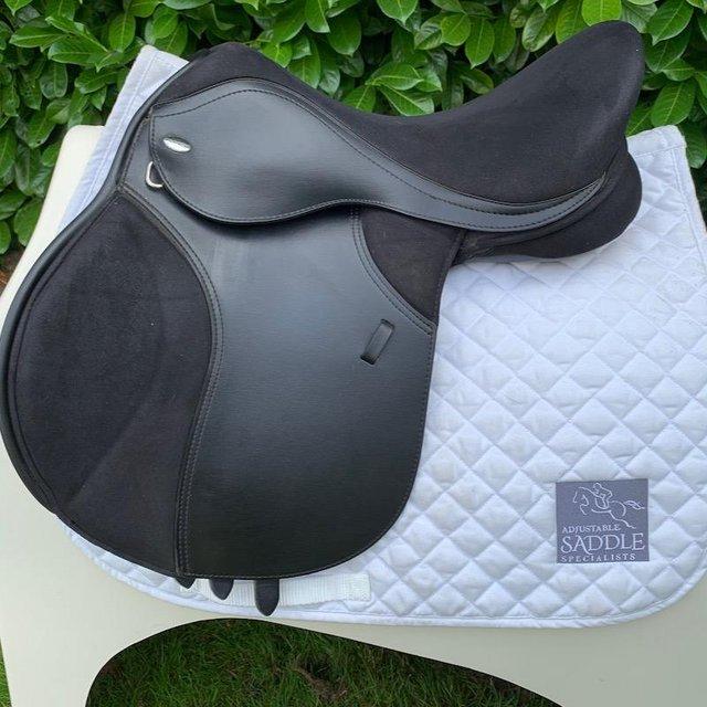 Preview of the first image of Thorowgood T4 17 inch gp saddle.