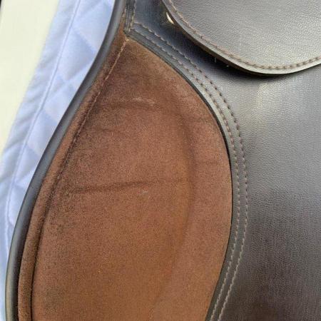 Image 11 of Thorowgood T4 16 inch Long Leg saddle