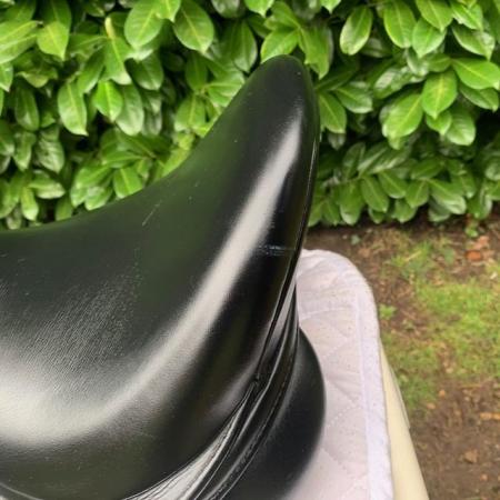 Image 3 of Kent & Masters 17.5 S-Series Dressage  Surface Block saddle