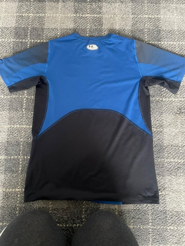 Preview of the first image of Under Armour teen boys T-shirt.