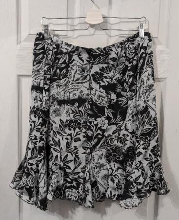 Image 2 of Ladies Black & Grey Flowered Silk Skirt - Size XXL
