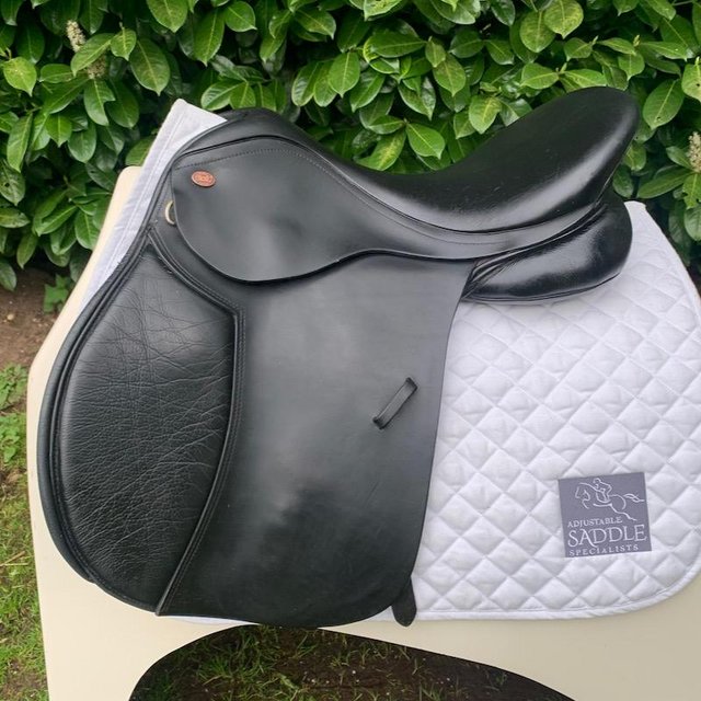 Preview of the first image of Kent and Masters 17.5" GPD saddle (S3118).