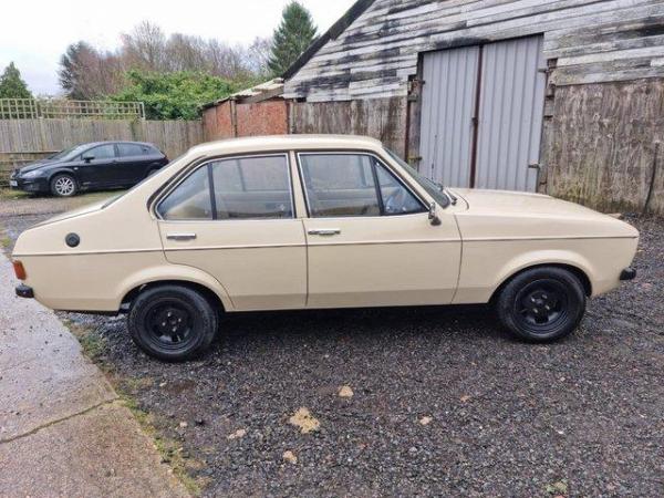 Image 3 of ford escort mk2 1600GL automatic