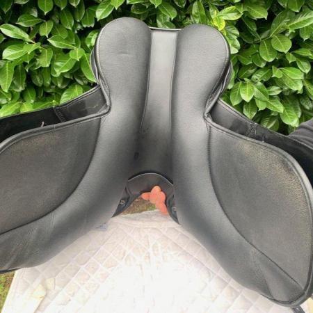 Image 16 of Thorowgood T8 17 inch Low Wither GP Saddle (S2980)
