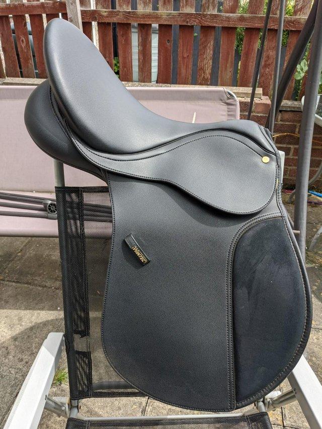Preview of the first image of Wintec 250 black synthetic saddle.