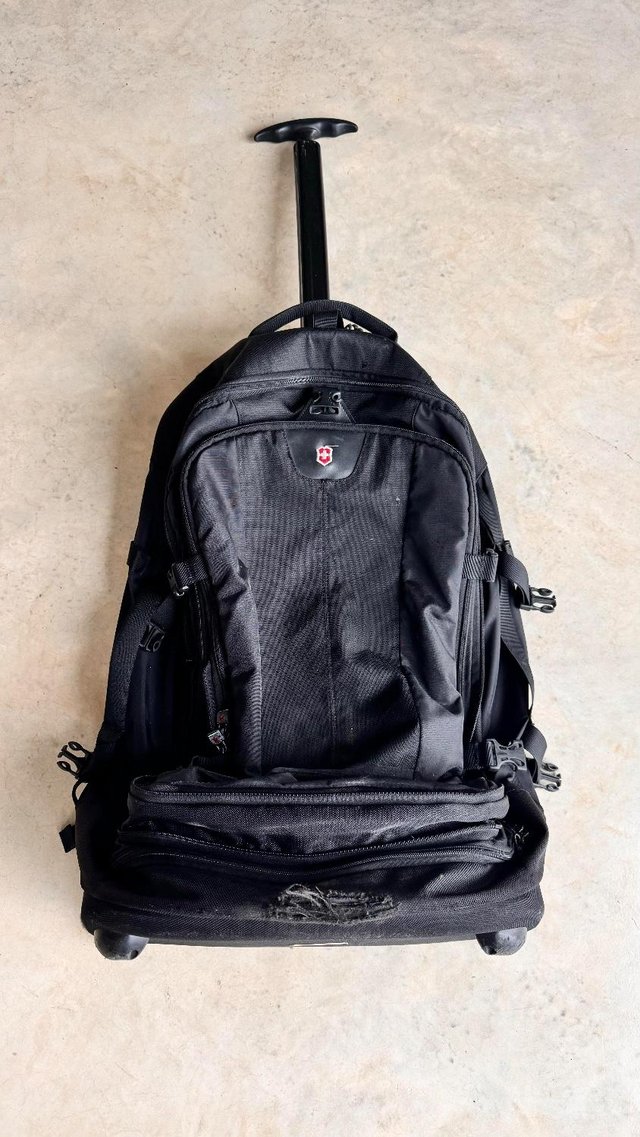 Preview of the first image of Luggage. The Swiss Army E Motion Travel Bag with Multiple Po.