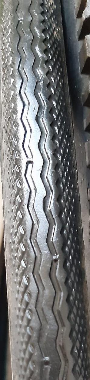 Preview of the first image of CST 25-622 700 x 25c Hybrid / road bike tyre.