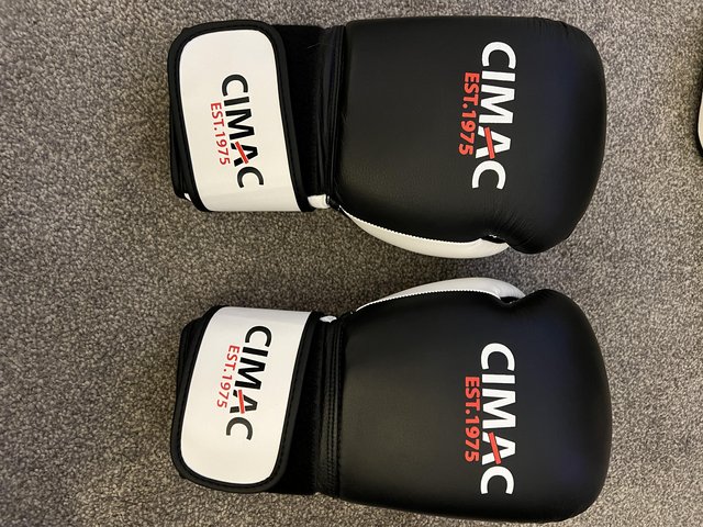 Preview of the first image of Cimac boxing gloves and focus mitts.