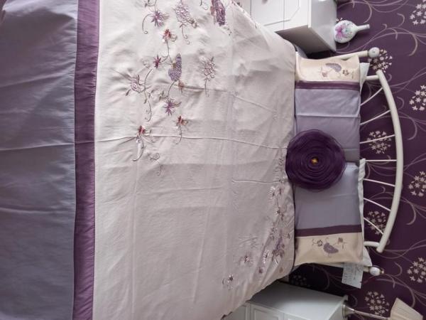 Image 2 of King Size Quilt Covers with matching Pillowcases & Curtains