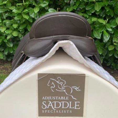 Image 14 of Wintec wide 17.5 inch general purpose saddle