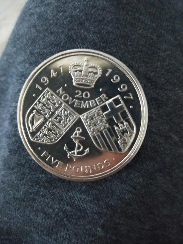 Preview of the first image of Elizabeth II 1997 £5 Coin.