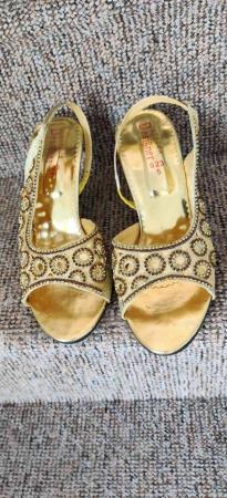 Image 1 of High heeled sandals, colour gold, glitter, size 5