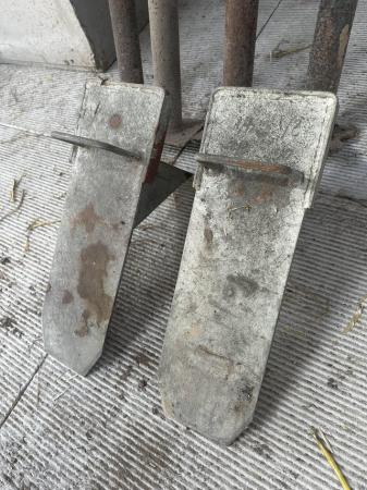 Image 1 of 4 Acro props & 2 strong boy masonry supports