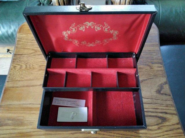 Preview of the first image of Jewellerybox with key good condition.