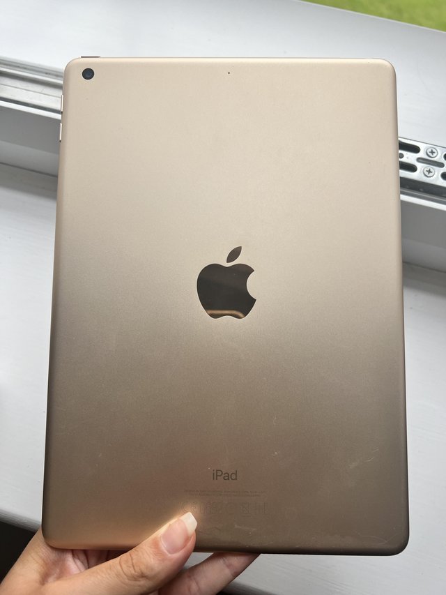 Preview of the first image of Apple iPad 5th Generation 32GB.