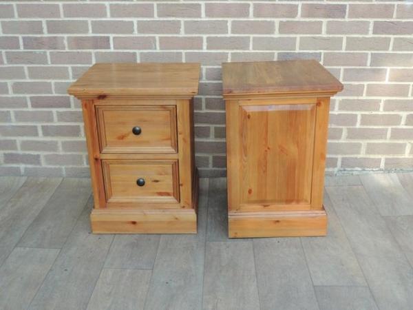 Image 9 of Pair of Country Pine Bedside Tables (UK Delivery)