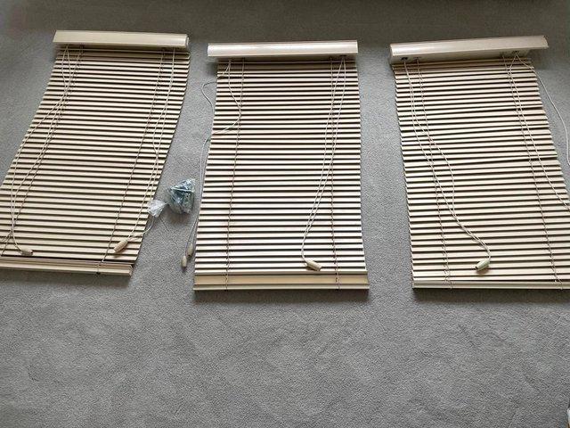 Preview of the first image of Venetian Blinds x 4. High Quality. Made of real wood, has sp.
