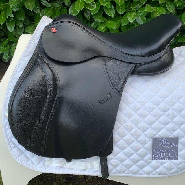 Preview of the first image of Thorowgood T8 17 inch cob saddle (S3002).