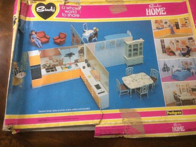 Preview of the first image of SINDY DOLLS HOME VINTAGE  1970's.