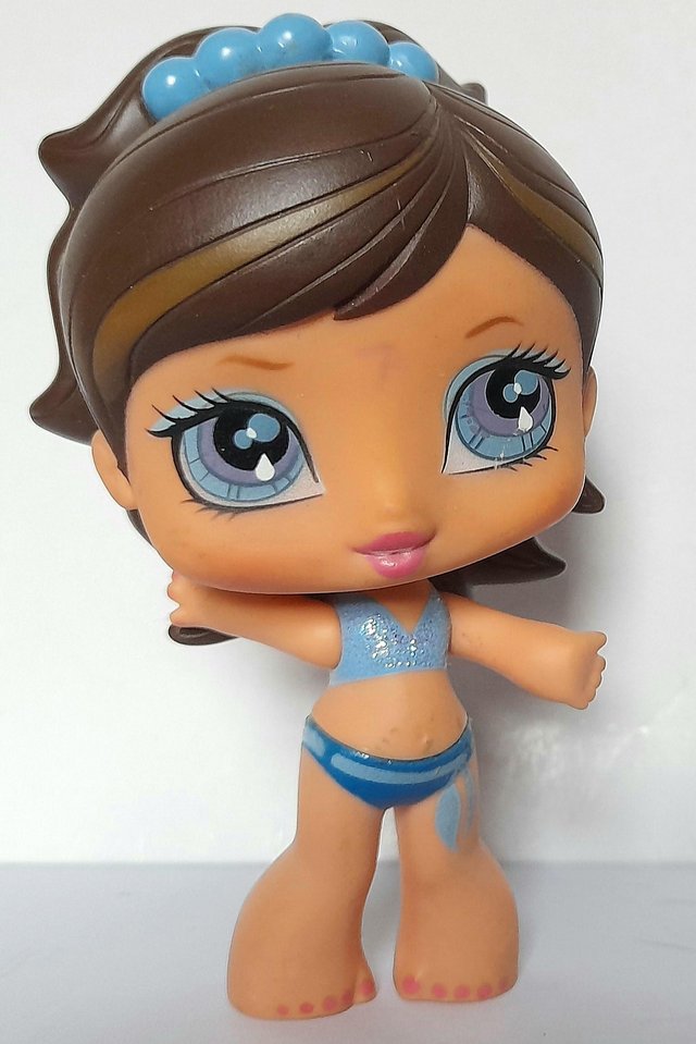 Preview of the first image of DOLL - BRATZ with BLUE GLITTERY OUTFIT 11 cm GOOD.