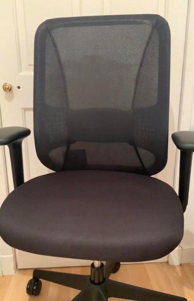Preview of the first image of Comfortable office chair (STEELCASE).