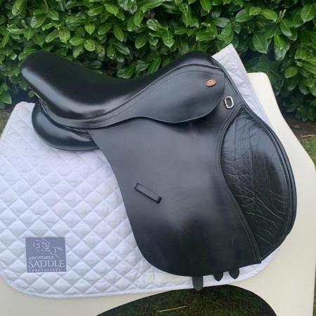 Image 10 of Kent & Masters 17 inch Original Flat-Back saddle