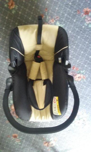 Preview of the first image of Childs car seat Hauck Lifesaver.