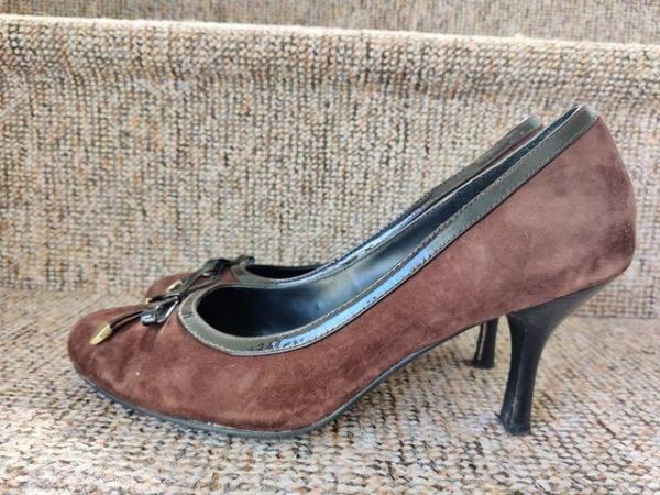 Image 2 of Brown leather shoes (pumps), size 5