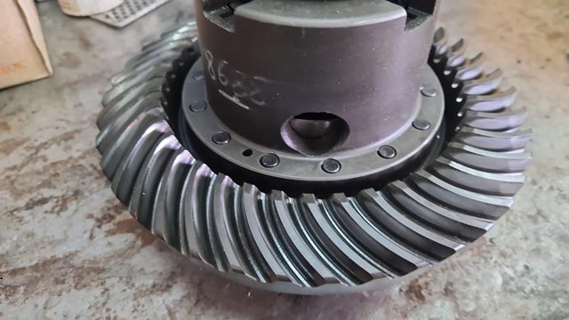 Image 2 of Crown wheel and pinion 9x40 for differential Ferrari Califor