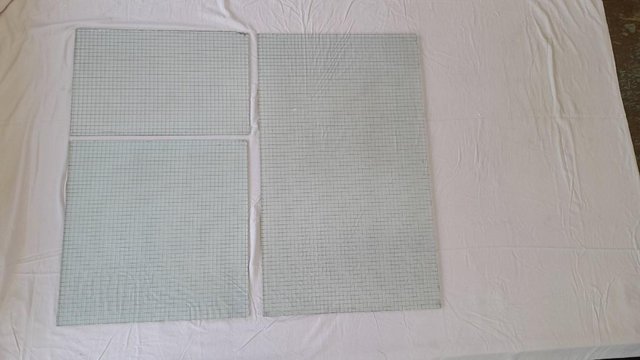 Preview of the first image of Wire reinforced glass - 6 pieces.