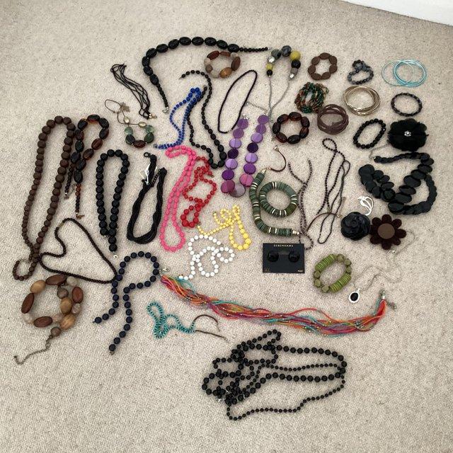 Preview of the first image of Costume jewellery 26 necklaces 18 bracelets 4 brooches.