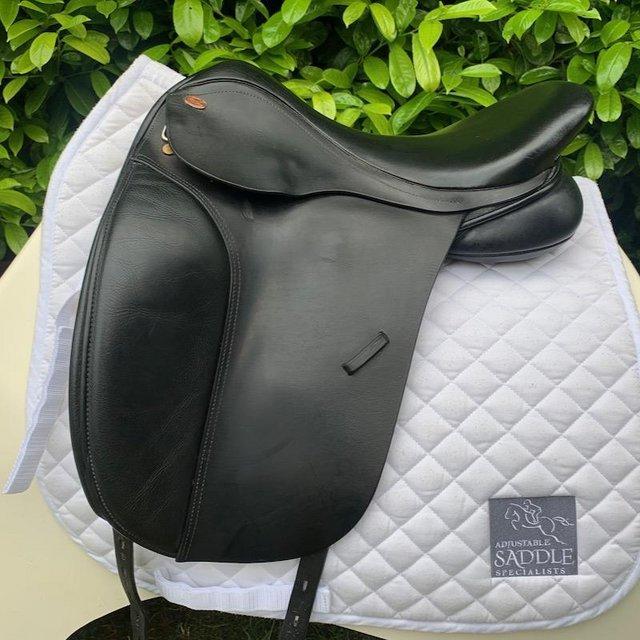 Preview of the first image of kent and Masters 17 inch cob dressage saddle.