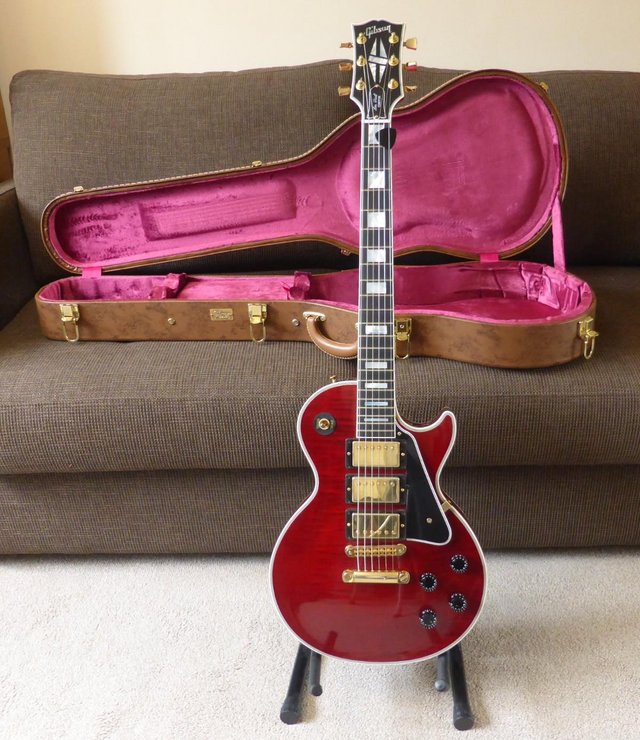Preview of the first image of GIBSON LES PAUL CUSTOM THREE PICKUP. IMMACULATE..
