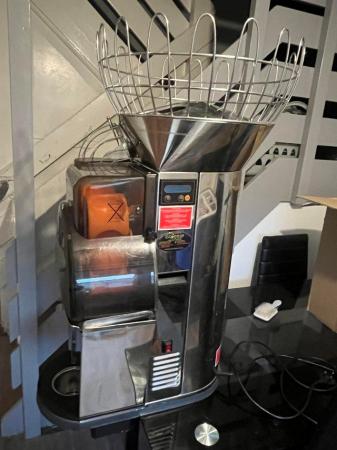 Image 3 of Orange juicer machine  for cafe or shop
