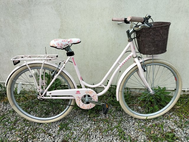 Preview of the first image of Kingston Ladies bike used but in good condition.