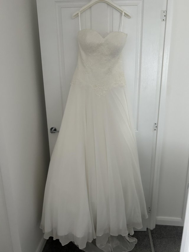 Preview of the first image of Sweetheart bridal wedding dress - US12 - ivory.
